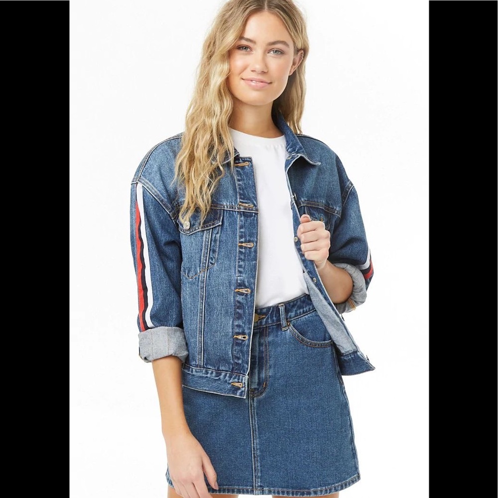 LIKE NEW F21 JEAN JACKET.